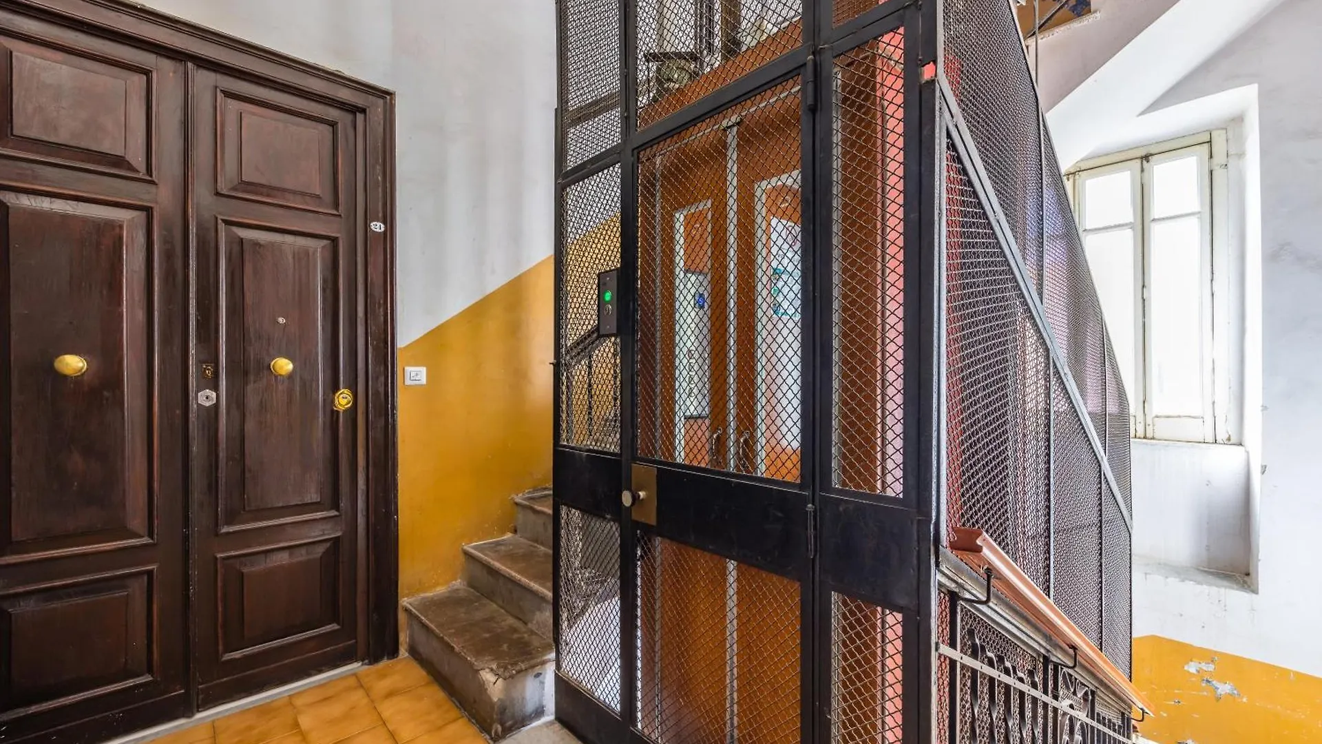 Sunny Panoramic Apartment By Napoliapartments