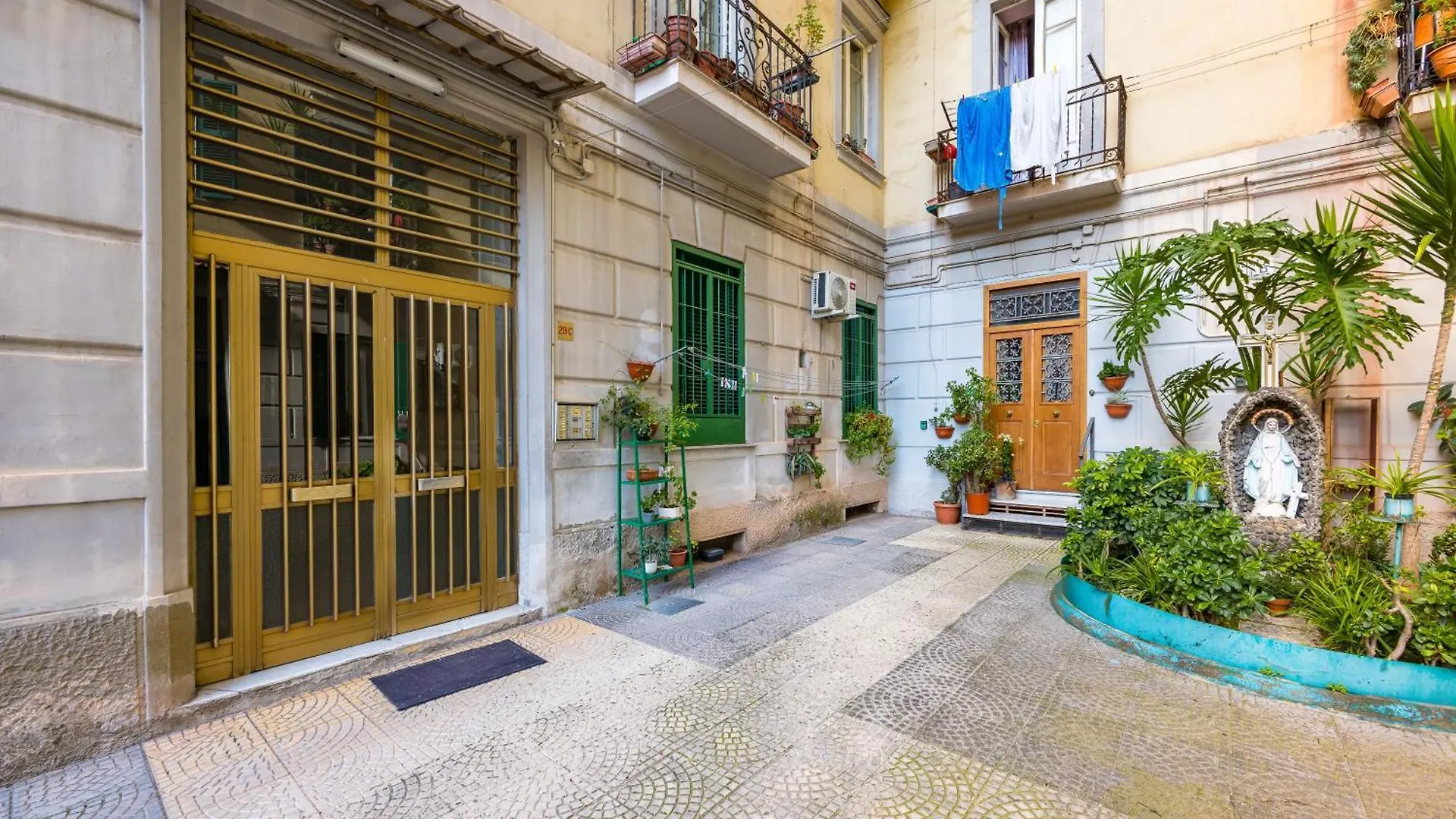 Sunny Panoramic Apartment By Napoliapartments