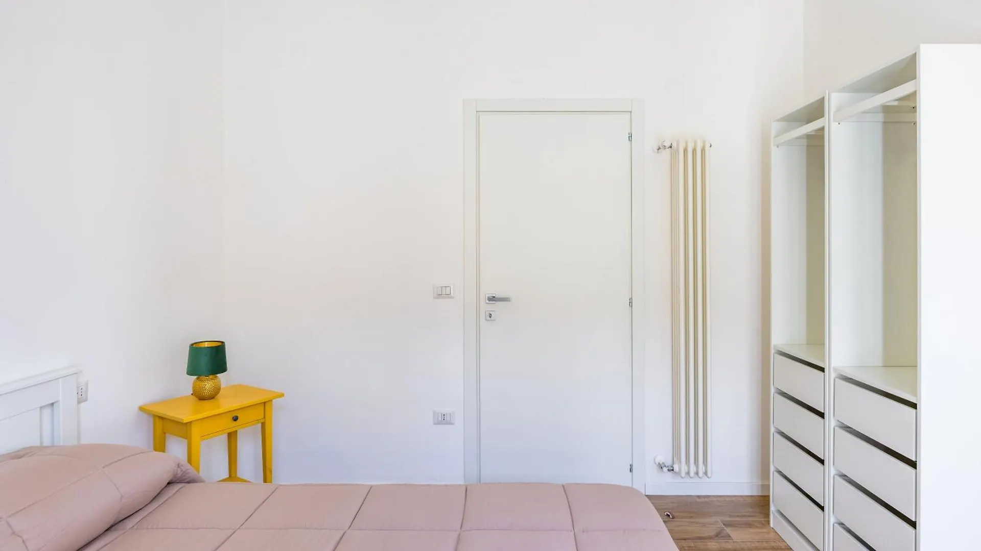 Sunny Panoramic Apartment By Napoliapartments